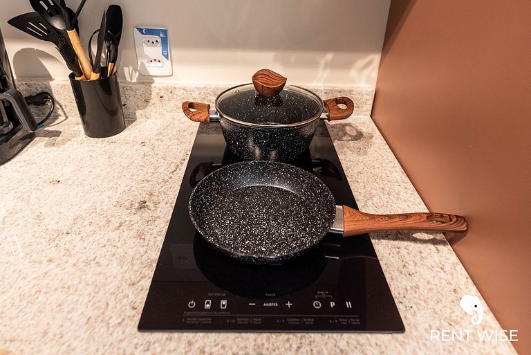 Studio Completo c/ Sofá-Cama e Prox. do Metrô!