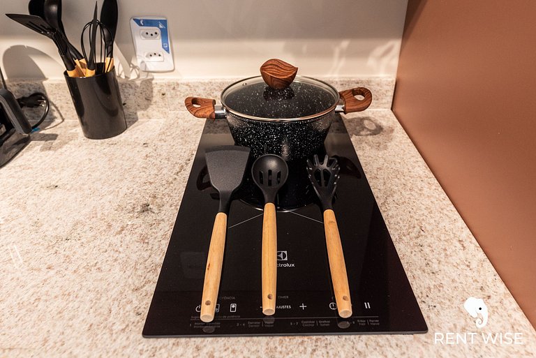 Studio Completo c/ Sofá-Cama e Prox. do Metrô!