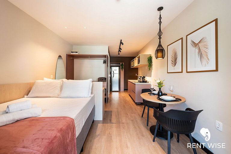 Studio Completo Recém Reformado e Prox. ao Metrô!