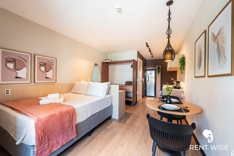 Studio Completo Recém Reformado e Prox. ao Metrô!