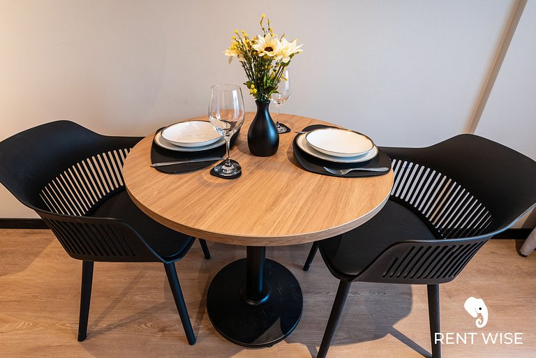 Studio Completo Recém Reformado e Prox. ao Metrô!