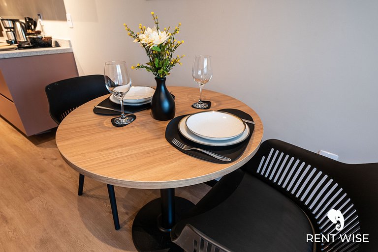 Studio Completo Recém Reformado e Prox. ao Metrô!