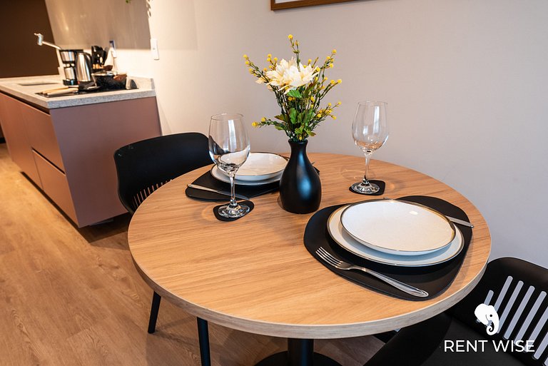 Studio Completo Recém Reformado e Prox. ao Metrô!