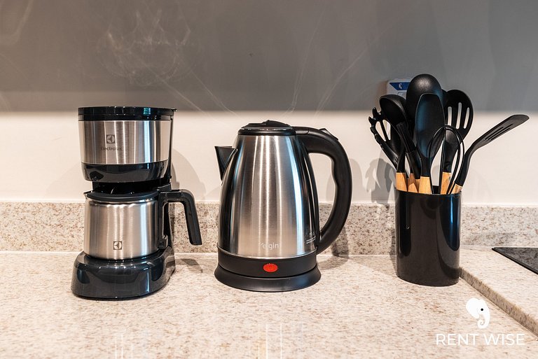 Studio Completo Recém Reformado e Prox. ao Metrô!