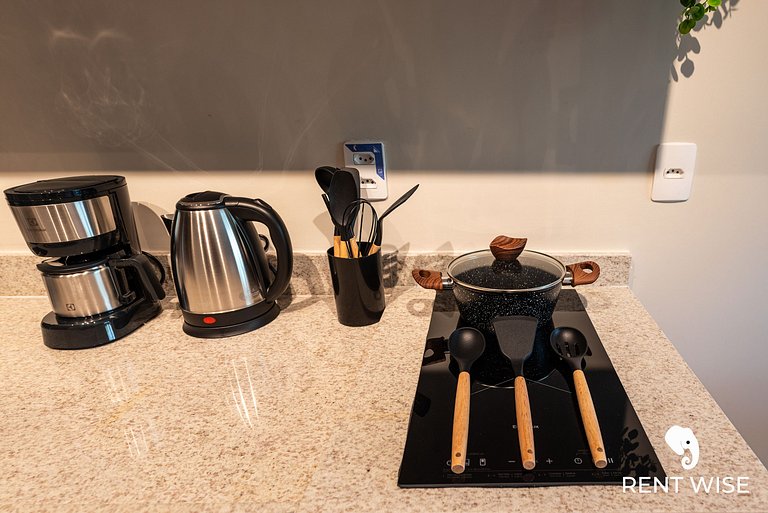 Studio Completo Recém Reformado e Prox. ao Metrô!