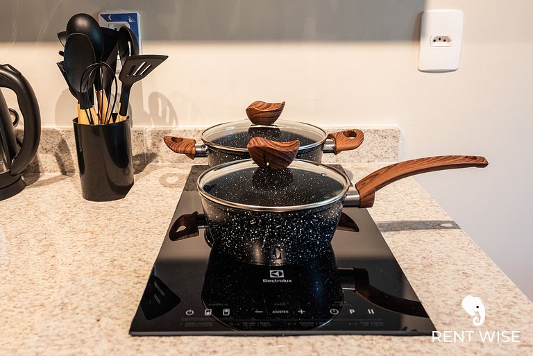 Studio Completo Recém Reformado e Prox. ao Metrô!