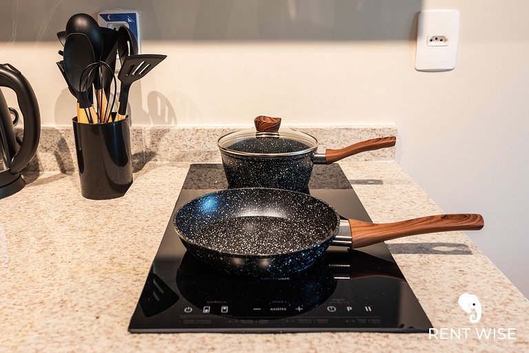 Studio Completo Recém Reformado e Prox. ao Metrô!