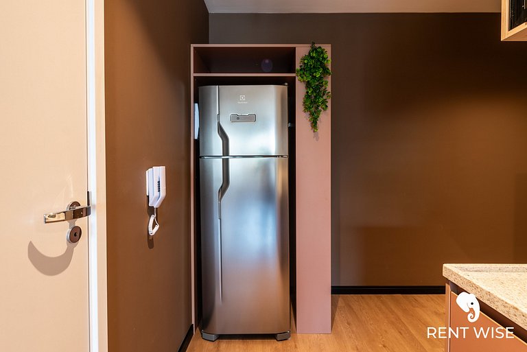 Studio Completo Recém Reformado e Prox. ao Metrô!