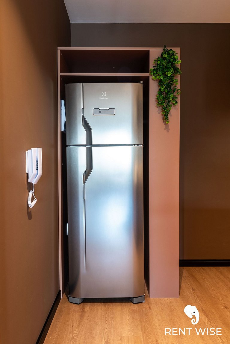 Studio Completo Recém Reformado e Prox. ao Metrô!