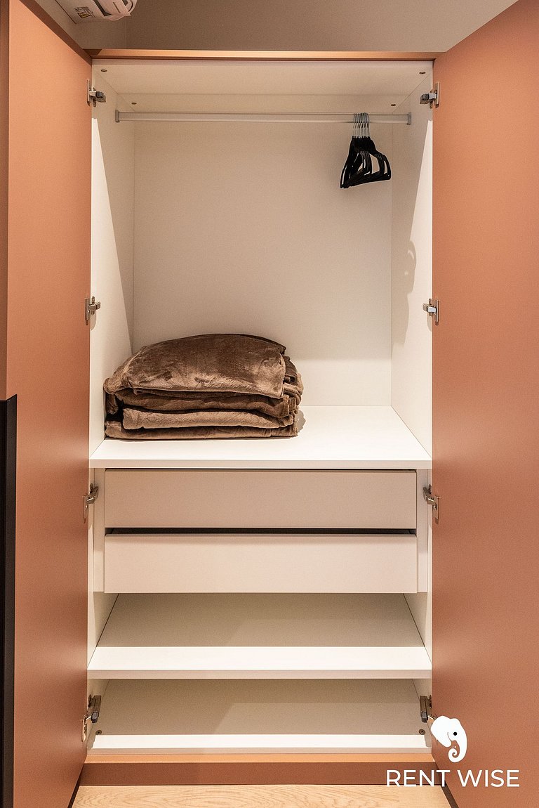 Studio Completo c/ Sofá-Cama e Prox. do Metrô!