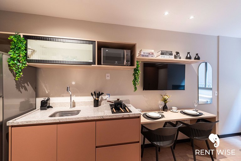 Studio Completo c/ Sofá-Cama e Prox. do Metrô!