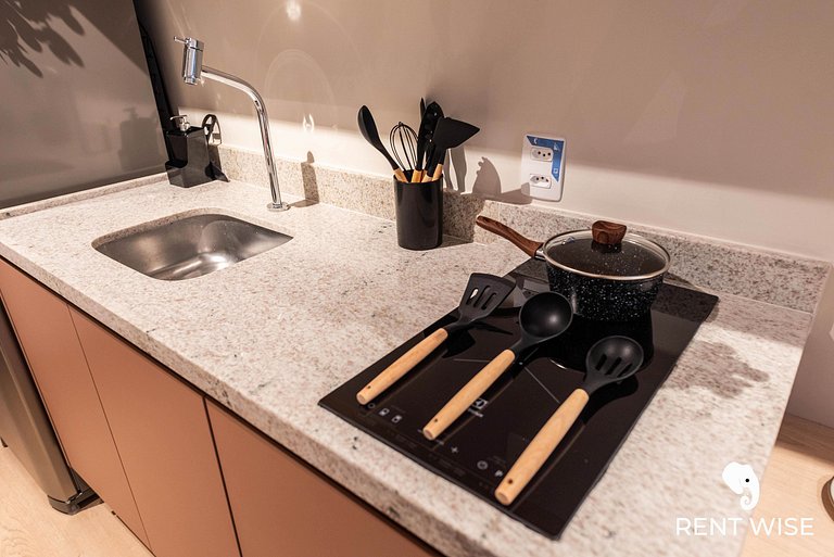 Studio Completo c/ Sofá-Cama e Prox. do Metrô!