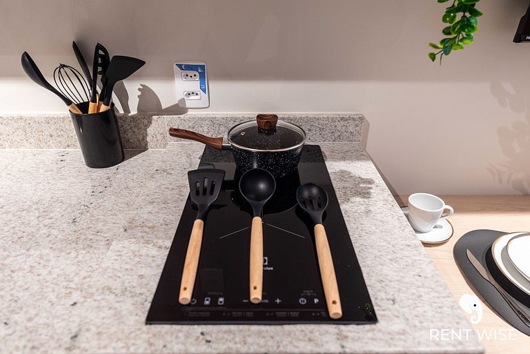 Studio Completo c/ Sofá-Cama e Prox. do Metrô!