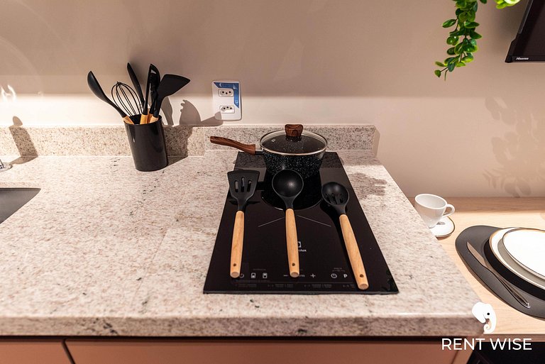 Studio Completo c/ Sofá-Cama e Prox. do Metrô!