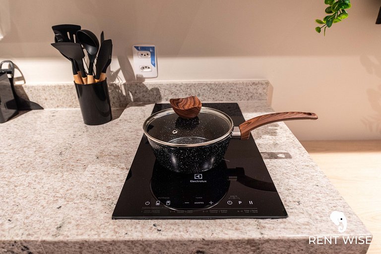 Studio Completo c/ Sofá-Cama e Prox. do Metrô!