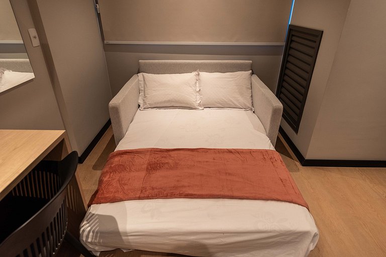Studio Completo c/ Sofá-Cama e Prox. do Metrô!