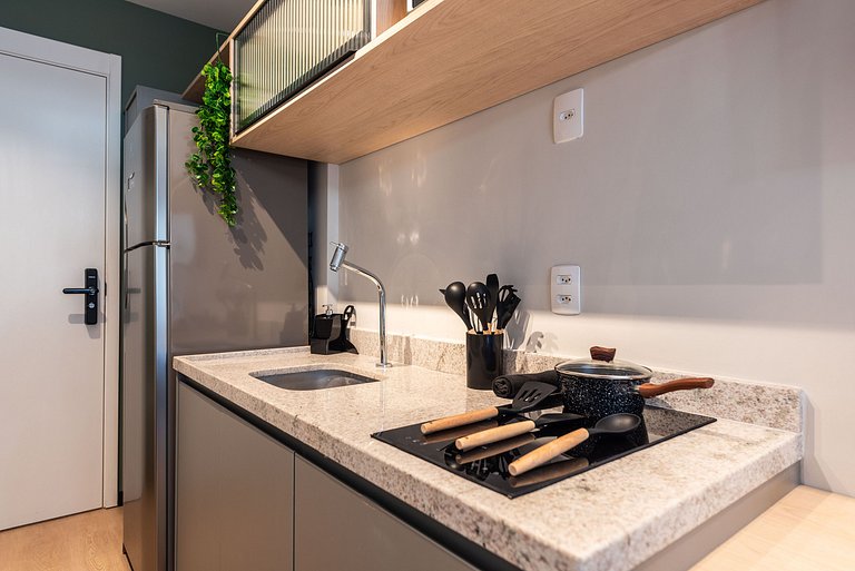 Studio Completo c/ Sofá-Cama e Prox. do Metrô!