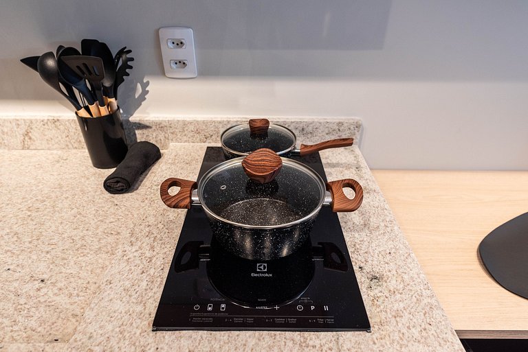 Studio Completo c/ Sofá-Cama e Prox. do Metrô!