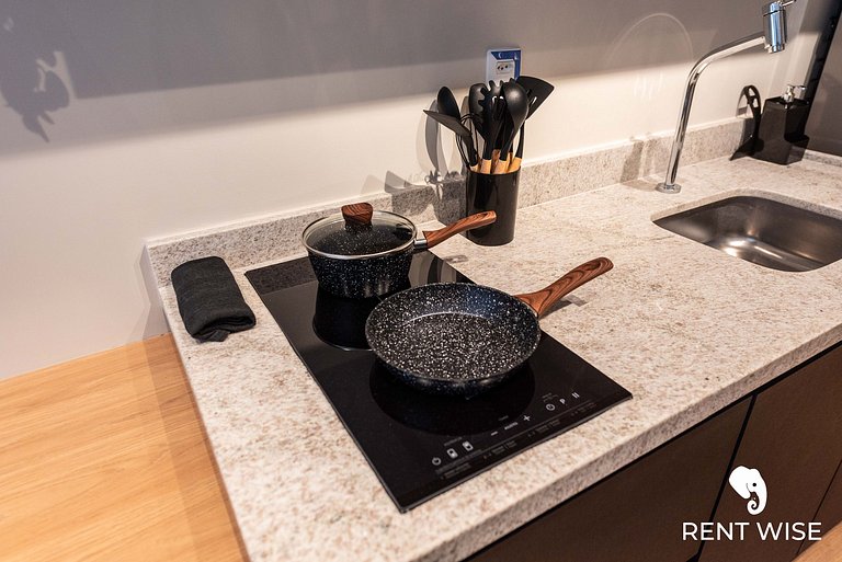 Studio Completo c/ Sofá-Cama e Prox. do Metrô!