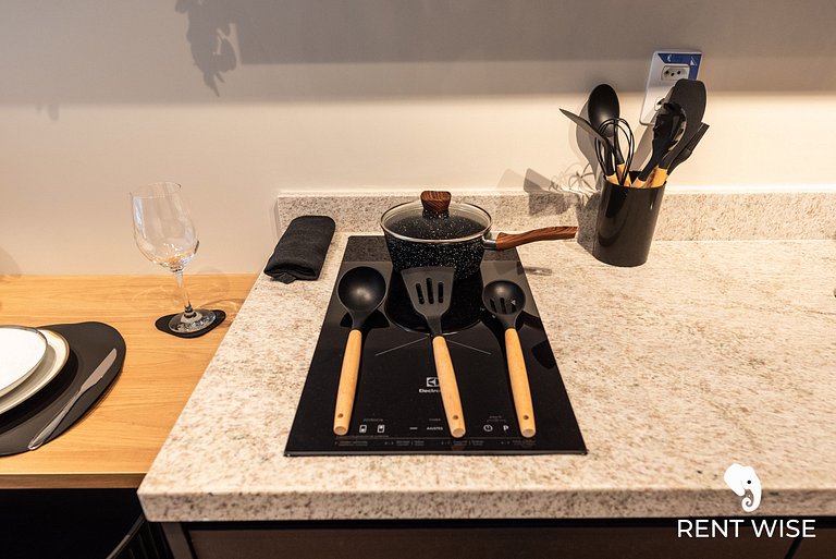 Studio Completo c/ Sofá-Cama e Prox. do Metrô!