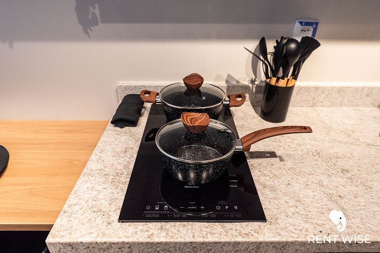 Studio Completo c/ Sofá-Cama e Prox. do Metrô!